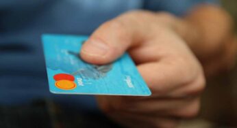 Bancomat, evita sempre di rispondere sì a questa domanda: lo fai senza pensarci e il conto si svuota